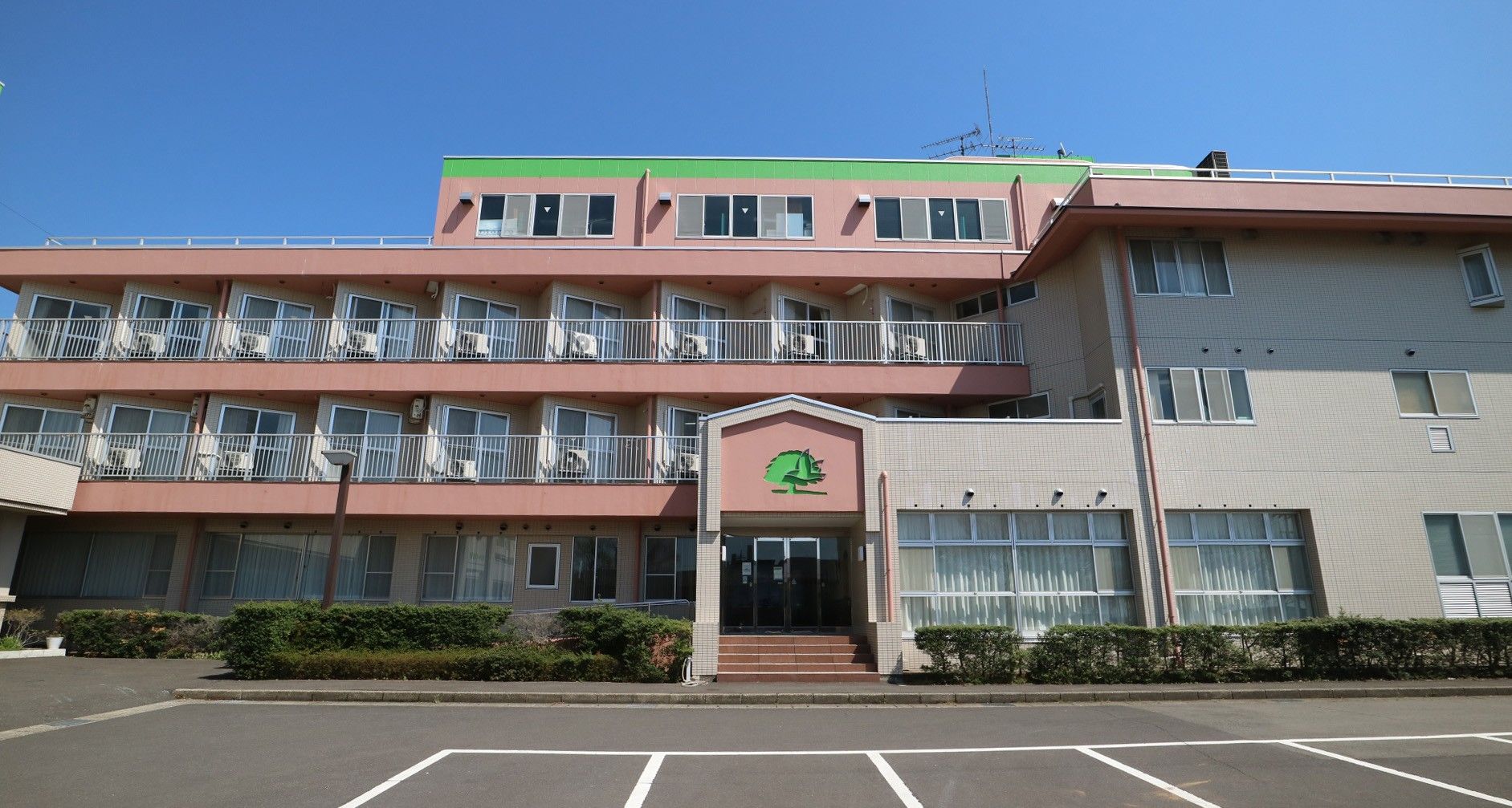 機能訓練の器具と車椅子