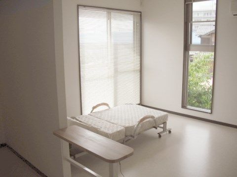 「終の棲家 桃の郷 ２番館」の居室。入居者様にお部屋が選択でき、自分に合った居室を探せる。