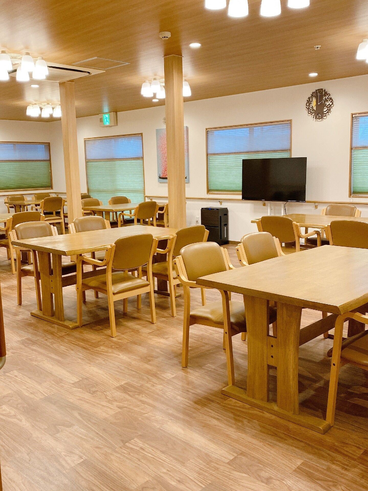 ライフコート堺 御陵前の談話ルーム。日々多くの入居者様で大いに賑わっている憩いの場となっております。