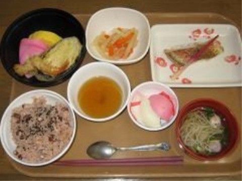 ライフコート貝塚の食事。栄養バランスのとれた美味しいお食事を毎日できたてでご提供しております。
