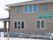 施設は２階建てで、10枚ほどのガラス窓が取りつけられている。また、施設名が外壁に立体文字で書かれている。スロープもある。