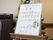 クリスマスツリーの前に置かれた当日のメニュー。食事毎に書かれている。手書きのイラストも添えられている。