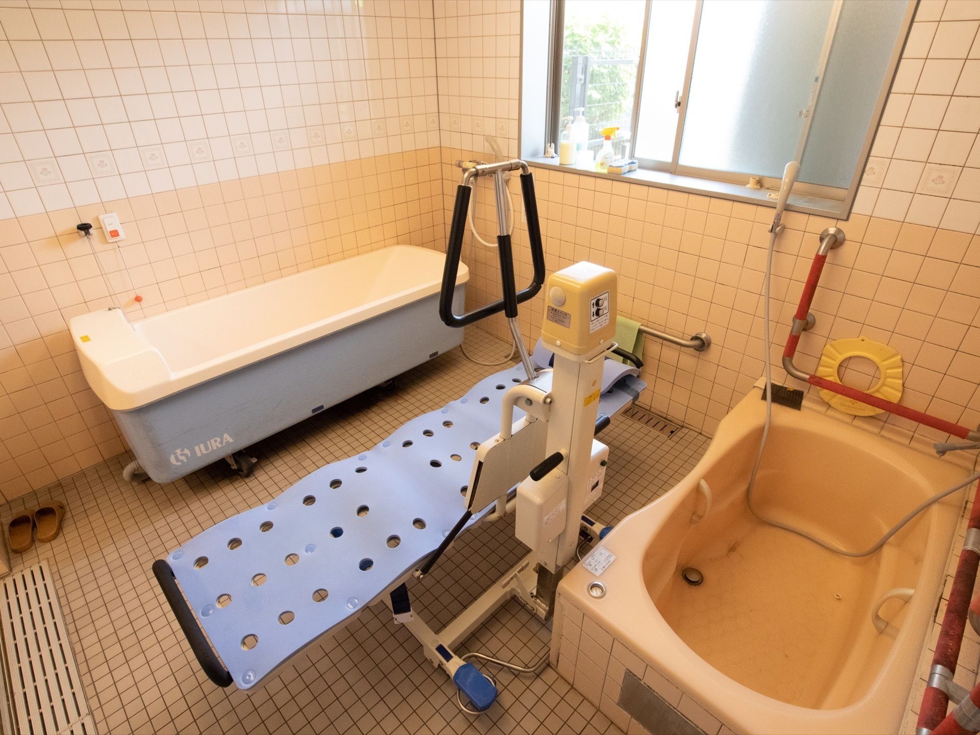 介護度の高い入居者様向けに、さまざまな特殊浴槽と設備を用意している。いつでも清潔な体でお過ごしいただける。