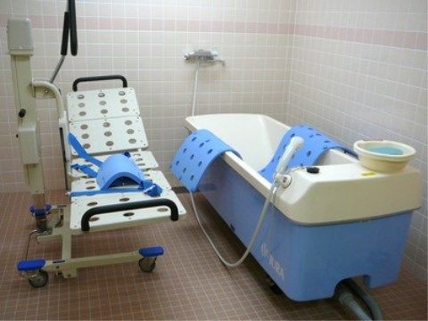 「ニチイケアセンター厚別」の機械浴室。介護の必要な方も、入浴ができ体を清潔に保つことができる。