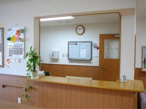 「ニチイケアセンター厚別」のヘルパーステーション。スタッフが待機しており、入居者様の緊急監視をしている。