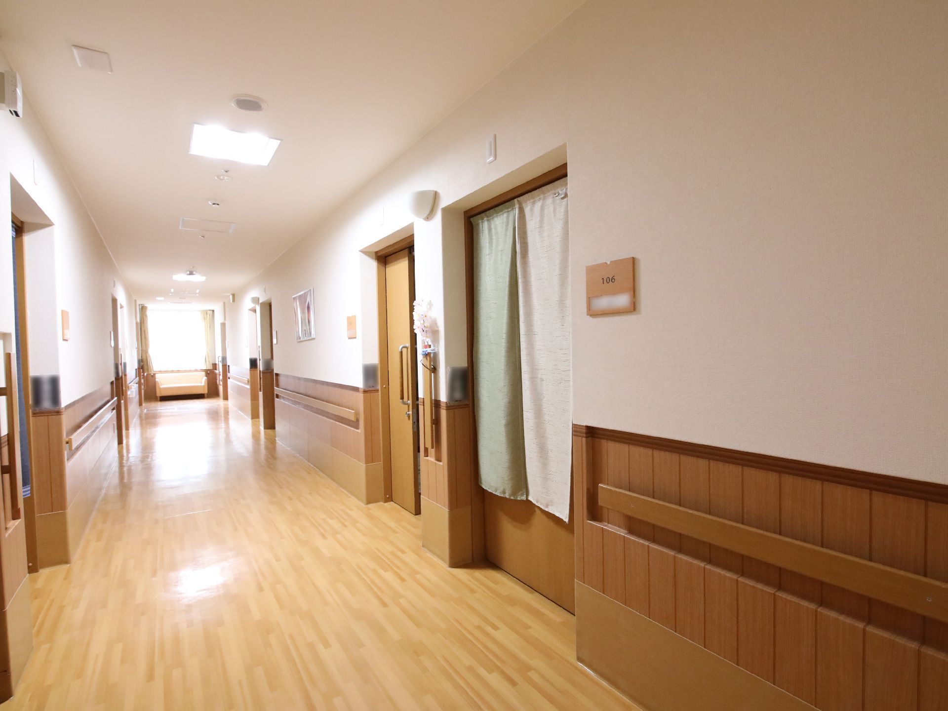 手すりを設置した廊下