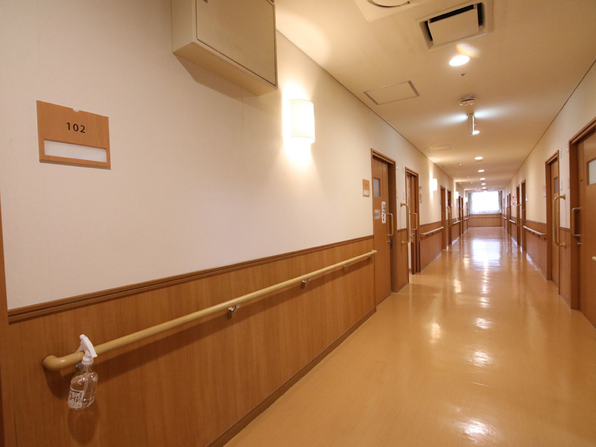 手すりを設置した廊下