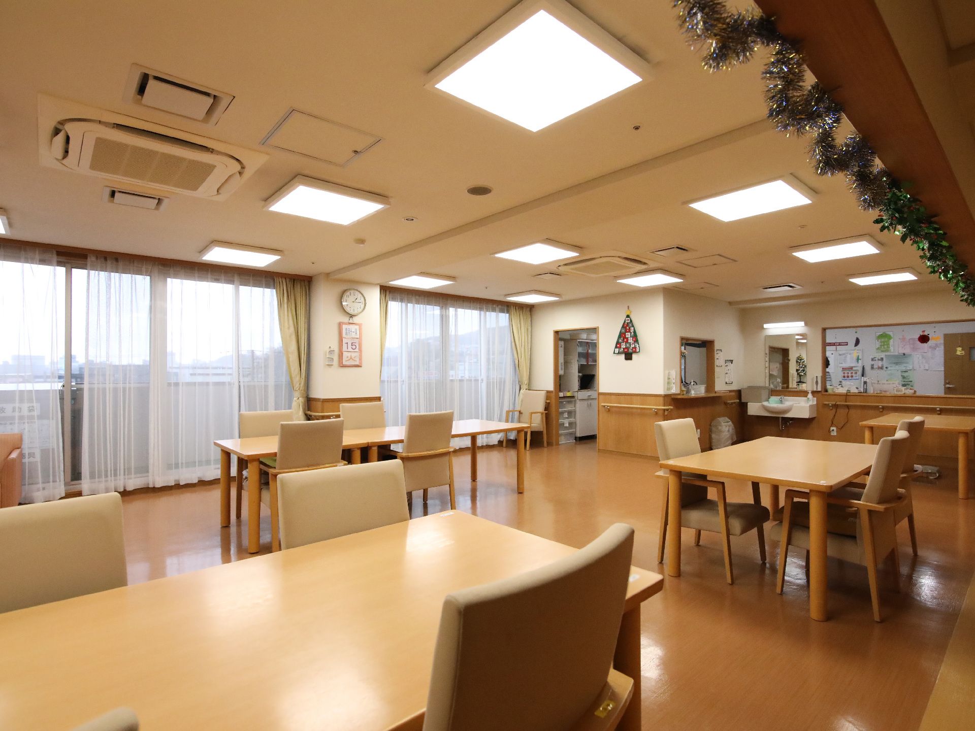 家具配置にゆとりをもたせた食堂