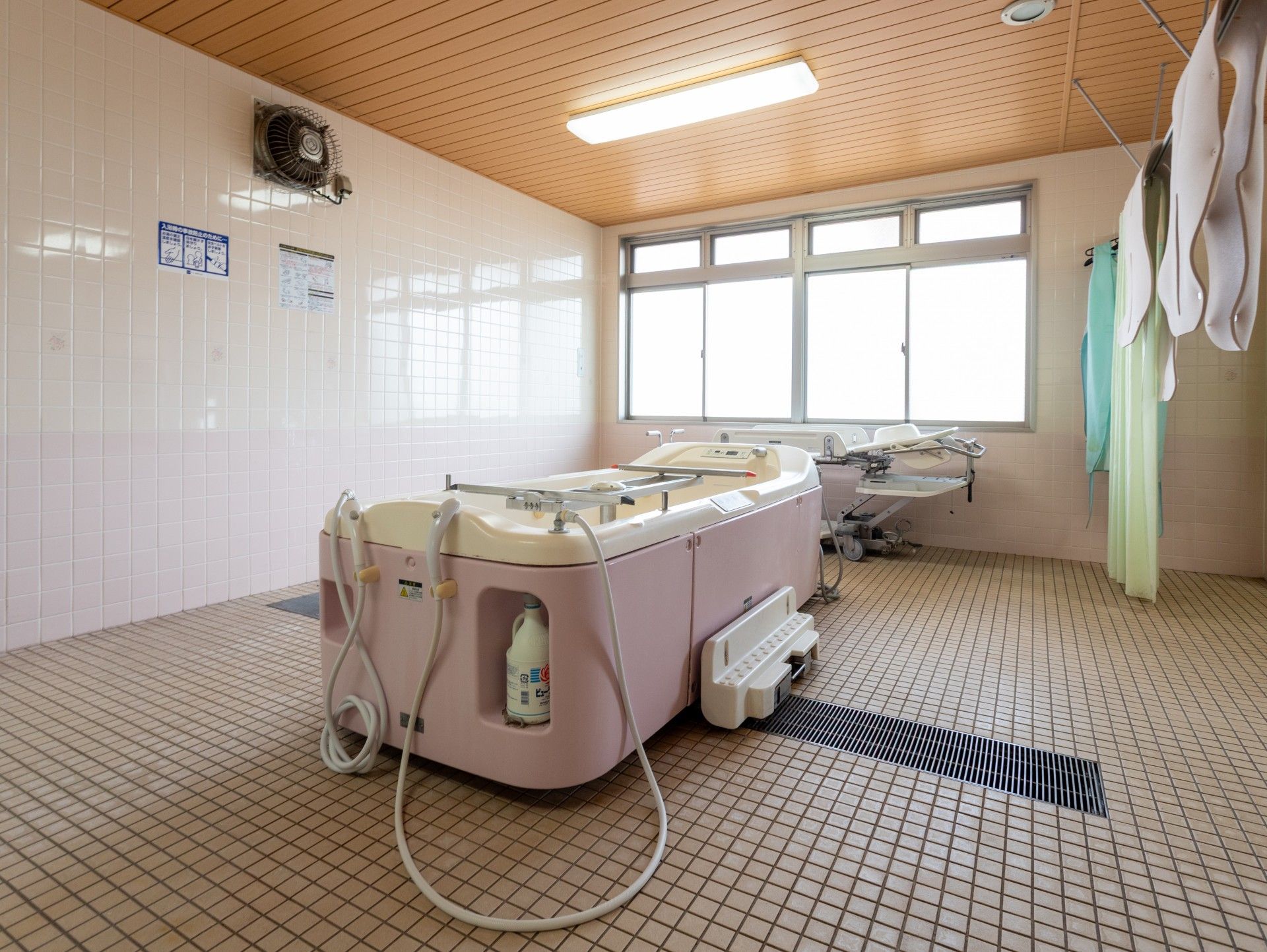 広々とした浴室