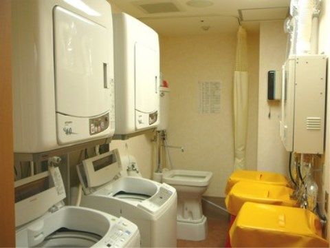 ニチイケアセンター旭川北の洗濯室。ご自宅にいるようにお洗濯を気兼ねなくしていただけます。