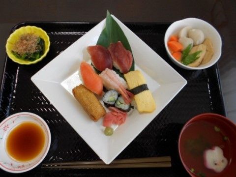 ニチイケアセンター内野本郷の食事。栄養バランスの整ったお食事を毎日作りたてでご提供しております。