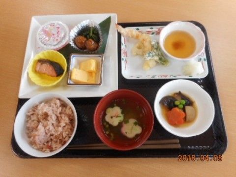 ニチイケアセンター大谷の食事。栄養バランスの整ったお食事を毎日手作りでご提供しております。