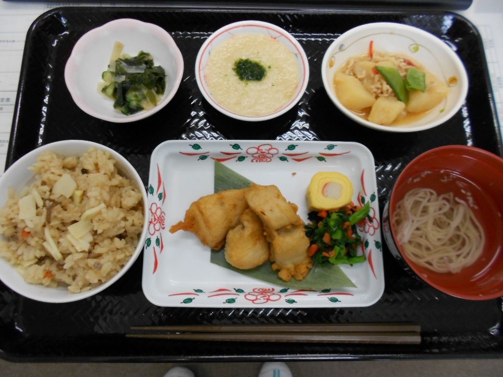 肉じゃがと炊き込みご飯とそうめんのセット