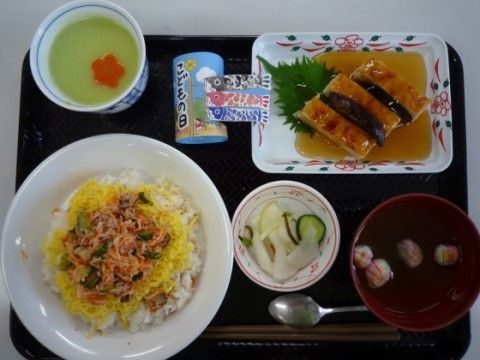 ニチイケアセンター志木中宗岡の食事。毎日おいしいお食事をご提供いたします。できたての温かいお食事となっております。