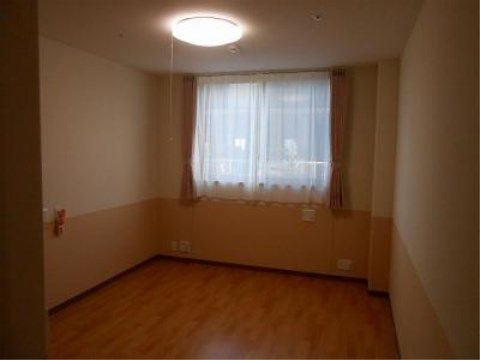 ニチイケアセンター志木中宗岡の居室。毎日を安心してお過ごしいただけるよう、居室は全て個室となっております。