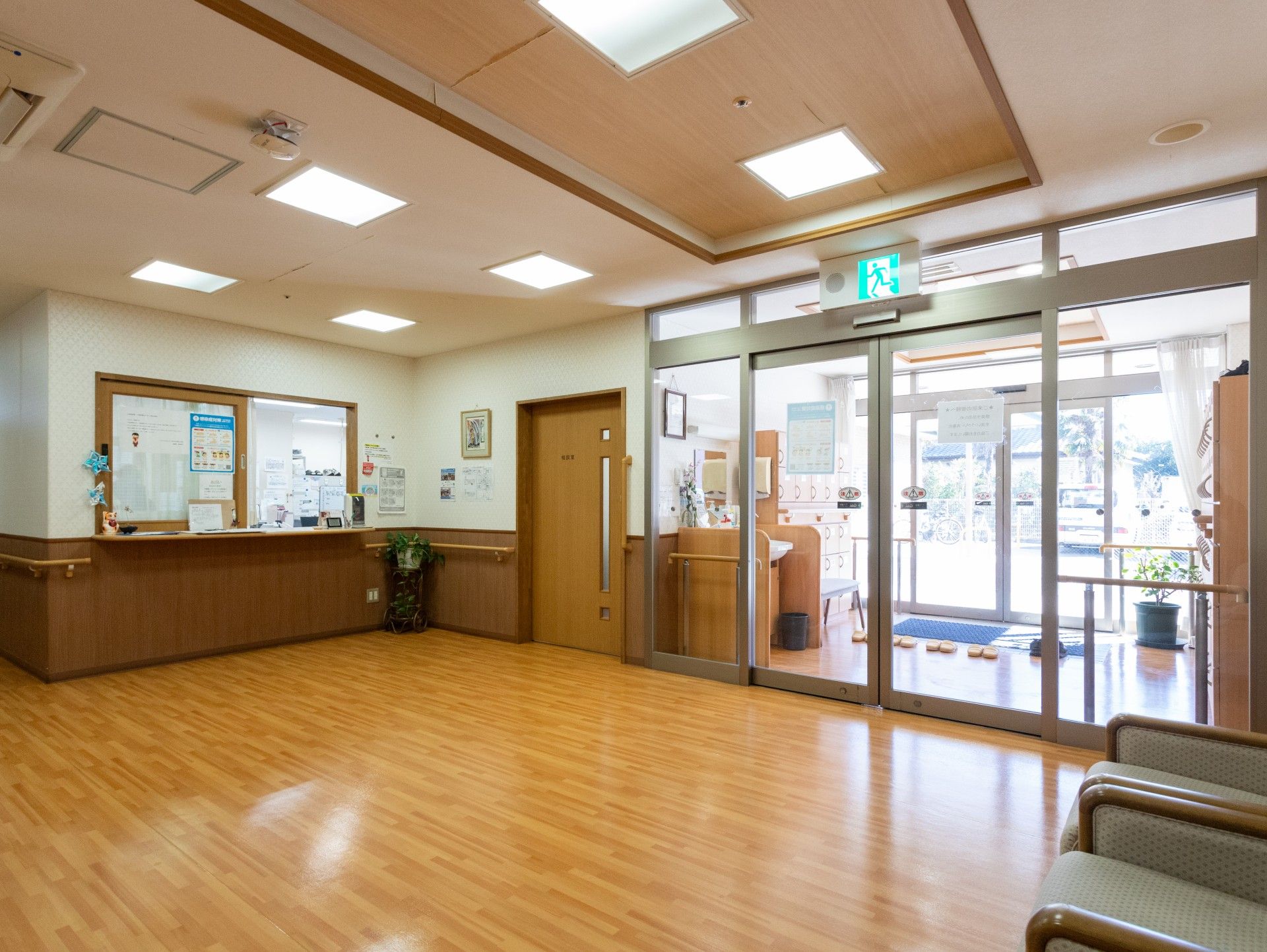 明るいエントランスホール