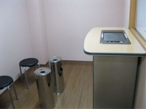 ニチイケアセンター越谷の喫煙室。分煙を採用しておりますので、禁煙者も快適に過ごせます。