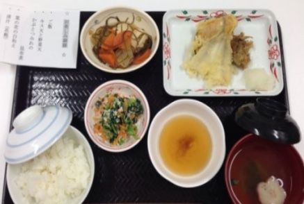 ニチイケアセンター越谷の食事。お楽しみと題したお食事もお出ししております。毎日のお食事と合わせて楽しみにお召し上がりください。