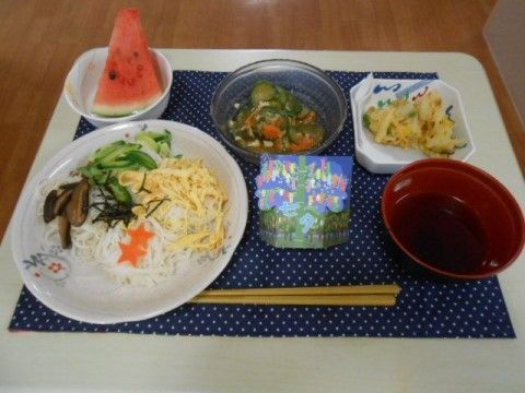 ニチイケアセンター幸手千塚の食事。毎日できたての温かい、栄養バランスのしっかりとれたお食事をご提供しております。