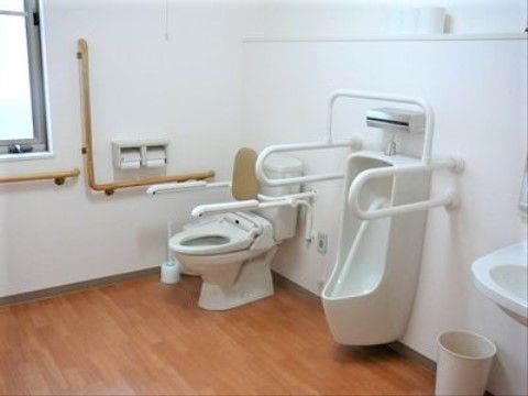 ニチイケアセンター幸手千塚の共用トイレ。いつでも気持ちよくご使用していただけるよう、共用トイレは常時清潔にたもっています。