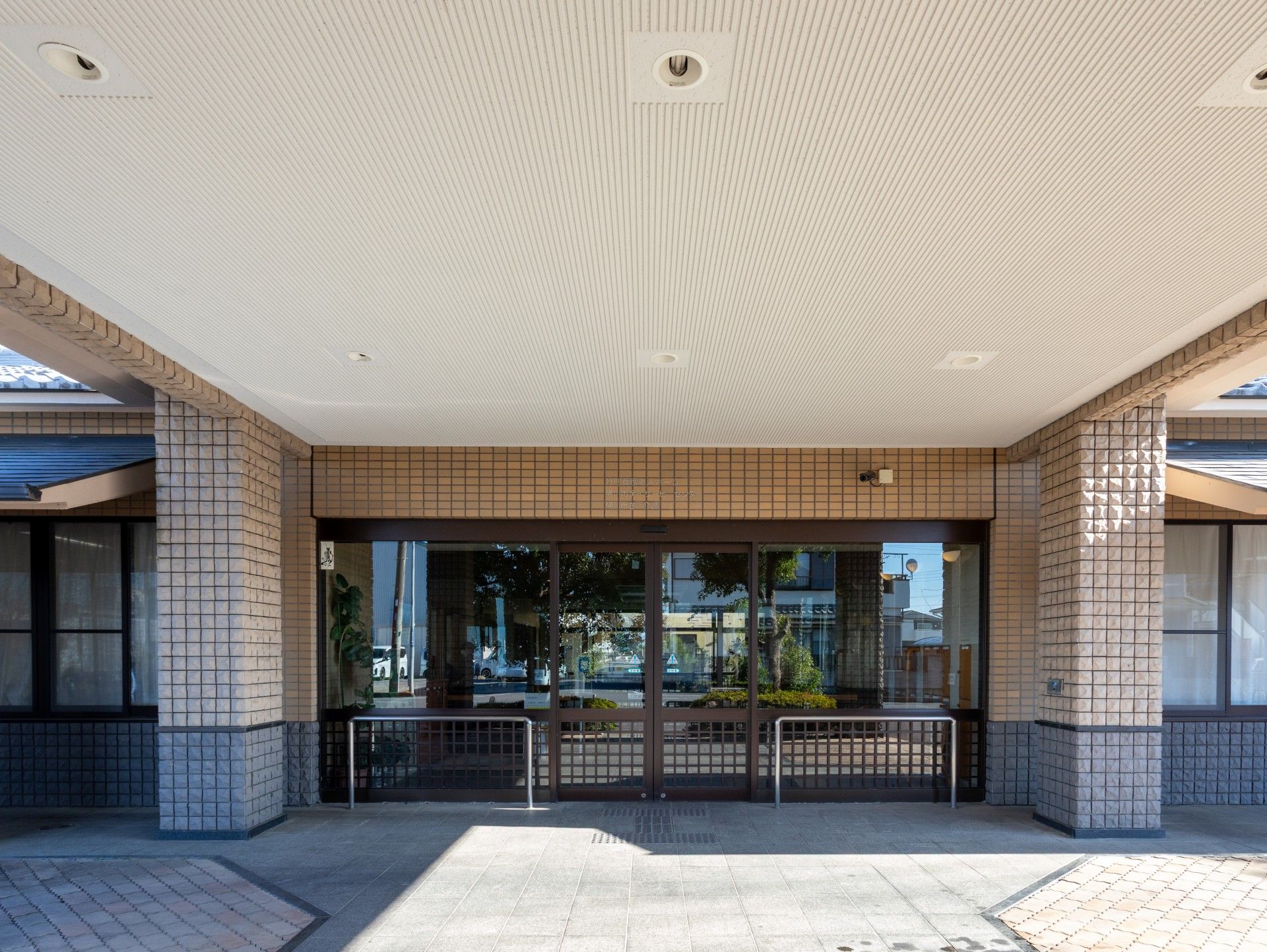 エントランスの外観