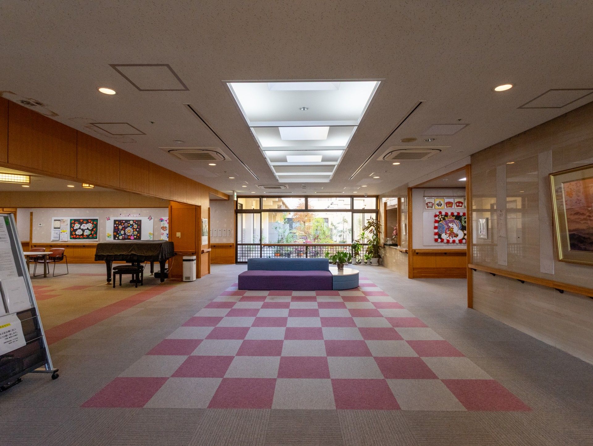 広いロビーの様子