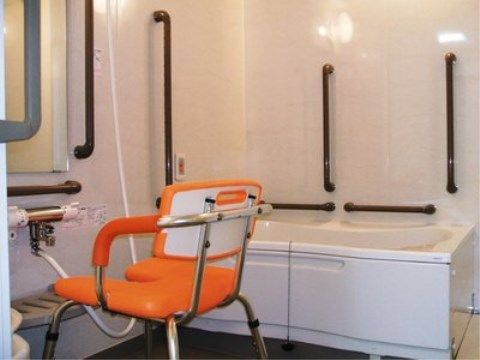 ニチイケアセンター稲毛の園一般浴室。プライバシーを守りながらのご入浴をしていただけます。ご自宅のようにゆっくりとご入浴ください。
