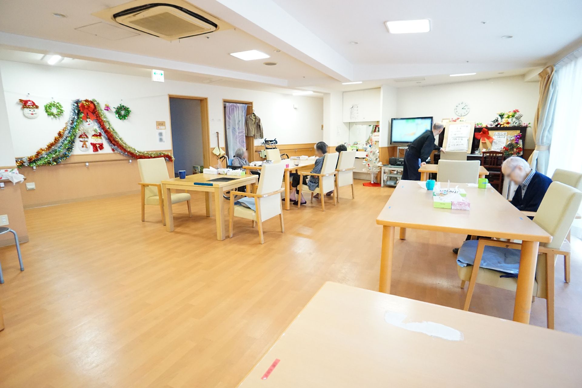 家具配置にゆとりをもたせた食堂