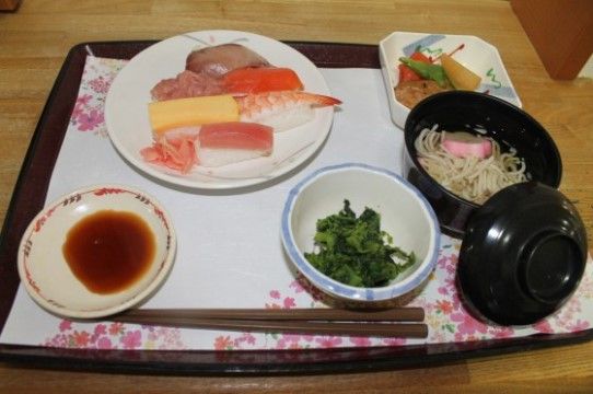 ニチイケアセンター新検見川の食事。季節に応じたお食事をご提供しております。一年を通してお食事をお楽しみいただけます。