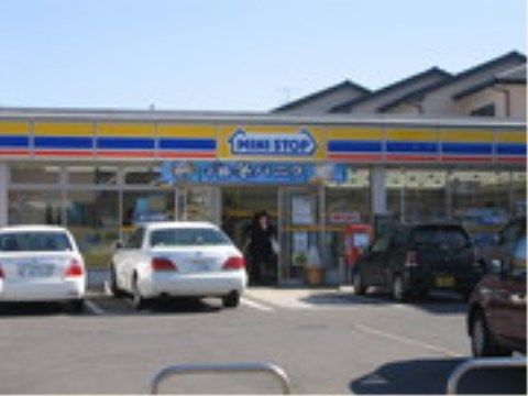 「ニチイケアセンター流山」の周辺環境。軽食や飲食も簡単に買える、コンビニ施設を用意している。