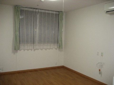 ニチイケアセンター成田の居室。居室は全室個室制となっておりますので、他人を気にしない日々がお送り頂けます。