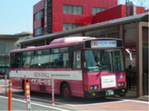 ニチイケアセンター成田の周辺環境。バスを使ってのお越しが出来ます。お気軽にご来訪ください。