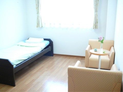「ニチイケアセンターほりにし」の居室。1人部屋なので、プライバシーに配慮して時間を大事にできる。