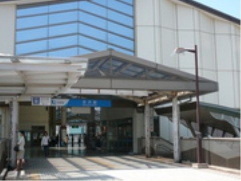 「ニチイケアセンターほりにし」の周辺環境。鉄道やバスの交通機関が整っており、アクセスやお出かけもしやすい。