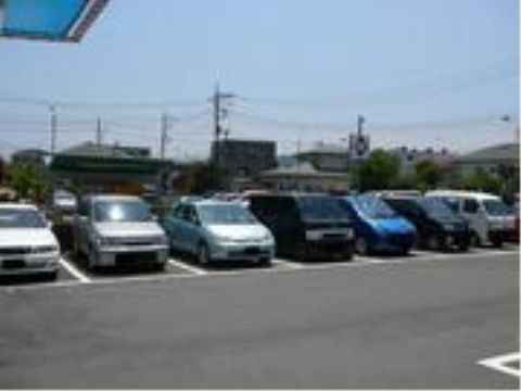 「ニチイケアセンターほりにし」の周辺環境。車の収容スペースも完備されている。