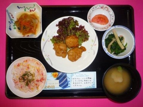 「ニチイケアセンターほりにし」の父の日メニュー。スタミナたっぷりの定食をいただける。
