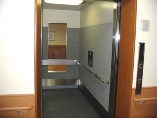 エレベーター。