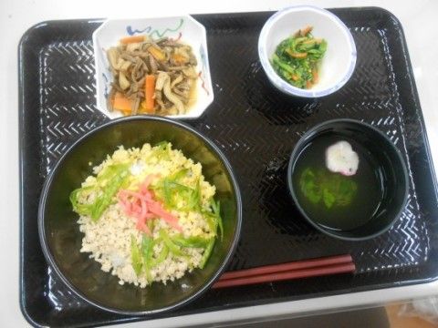 ニチイケアセンター川崎長沢の食事。栄養バランスの整ったお食事を毎日作りたてでご提供しております。