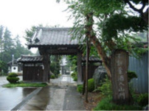 ニチイケアセンター川崎長沢の周辺環境。お寺が近くにあり、日々の生活が楽しくなります。