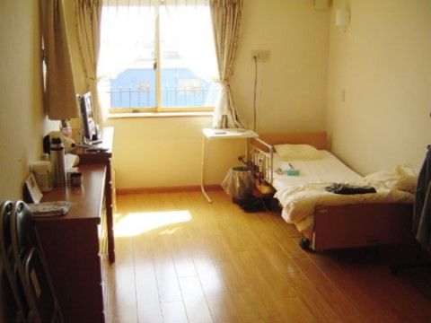 ニチイケアセンター茜部の居室。毎日を自分のペース・リズムで生活していただける環境となっております。