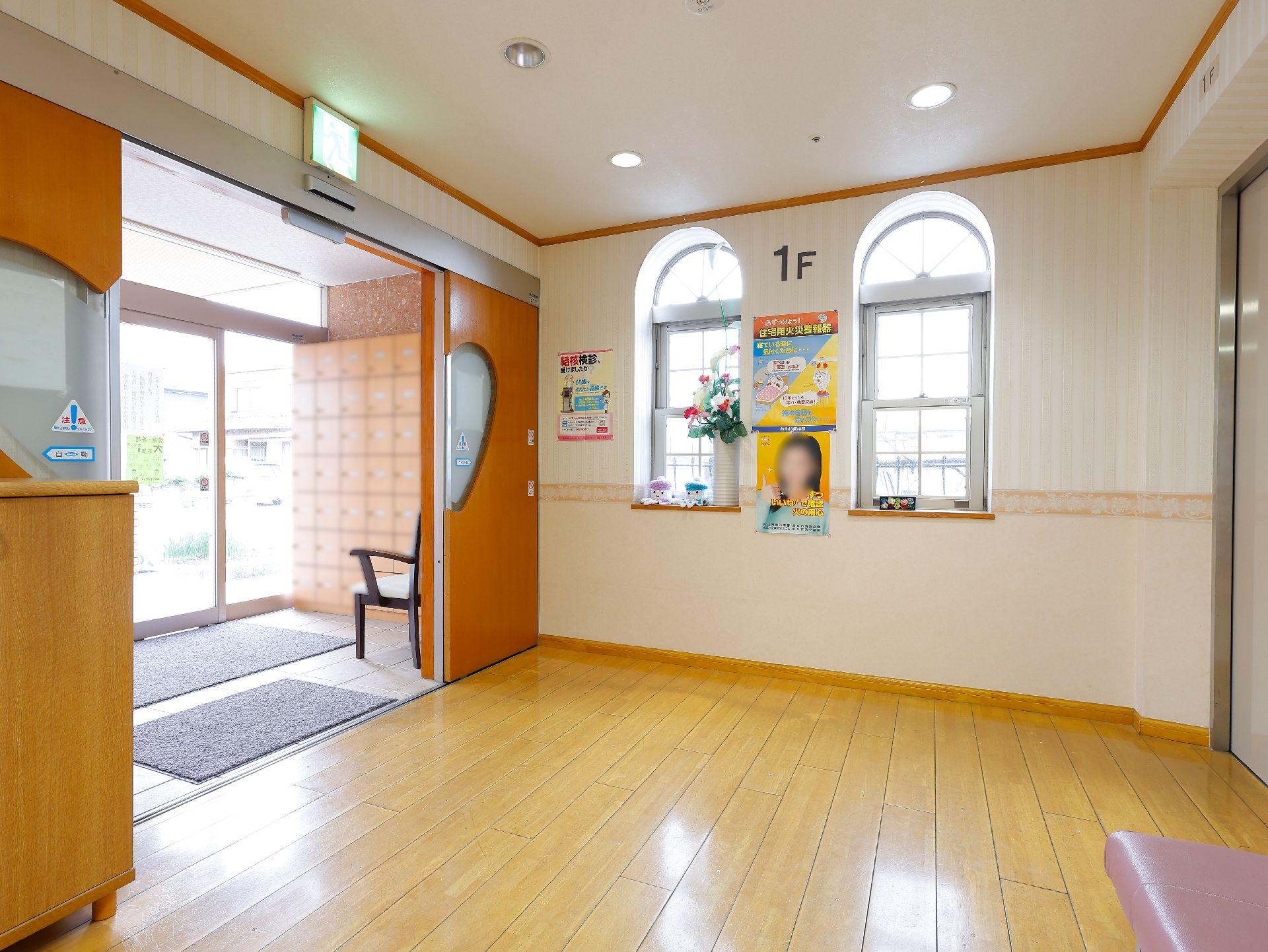 スペースが広く、多くの入居者がいっぺんに利用しやすい玄関