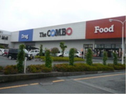 ニチイケアセンター富士厚原の周辺環境。ご来訪時の差し入れや日用品を手軽にお買い求めできる施設がございます。