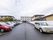 広く、車を停めやすい駐車場