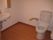 ニチイケアセンター名古屋みなとのトイレ。館内には個室・共用部にトイレがございます。どちらもナースコールが完備されています。