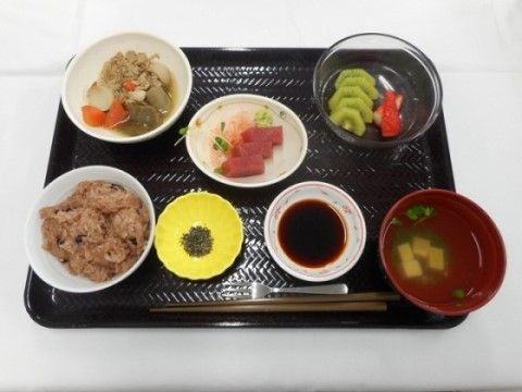ニチイケアセンター名古屋みなとの食事。季節に沿った美味しいお食事を毎日ご提供しております。