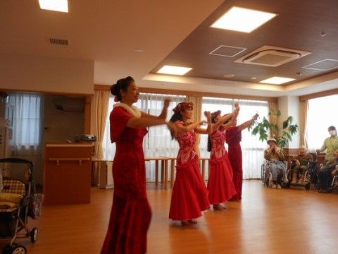 ニチイケアセンター名古屋みなとのレクリエーション。音楽・芸術の鑑賞型レクリエーションのご用意がございます。文化に触れながらの生活をお楽しみ頂けます。