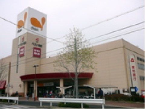 「ニチイケアセンター引山」の周辺環境。大型のスーパーが近隣にあり、近くて便利である。