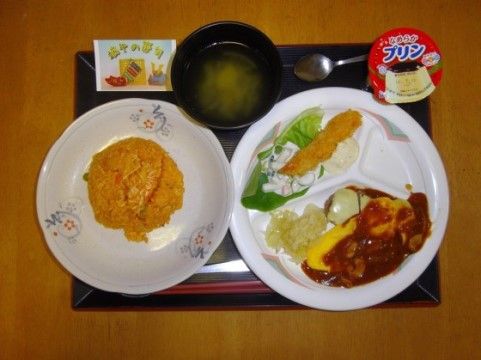 「ニチイケアセンター引山」のお食事。和風、洋風、中華と、常にメニューの違う料理を召し上がれる。