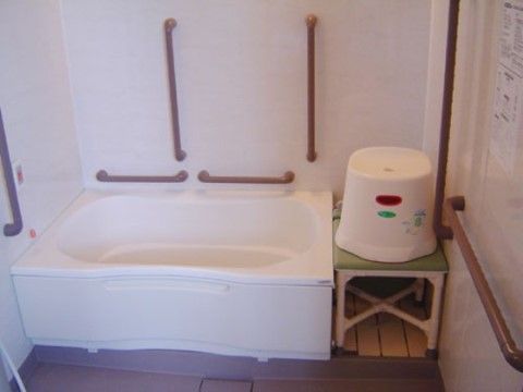 「ニチイケアセンター引山」の浴室。人に見られること無く、自分1人の楽しみのバスタイムを堪能できる。