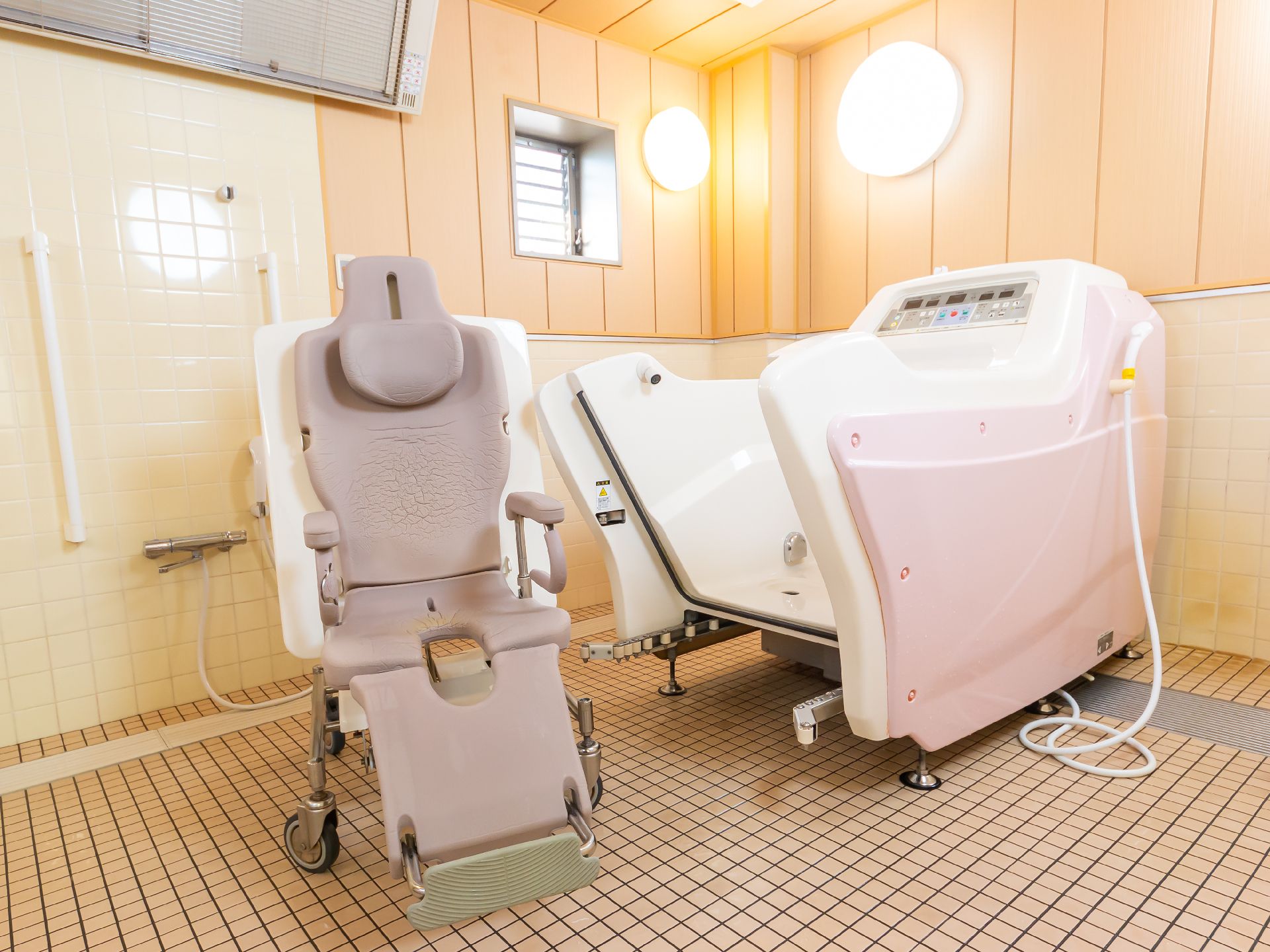 要介護度が重度の方でも、体に負担をかけずに入浴できる機械浴